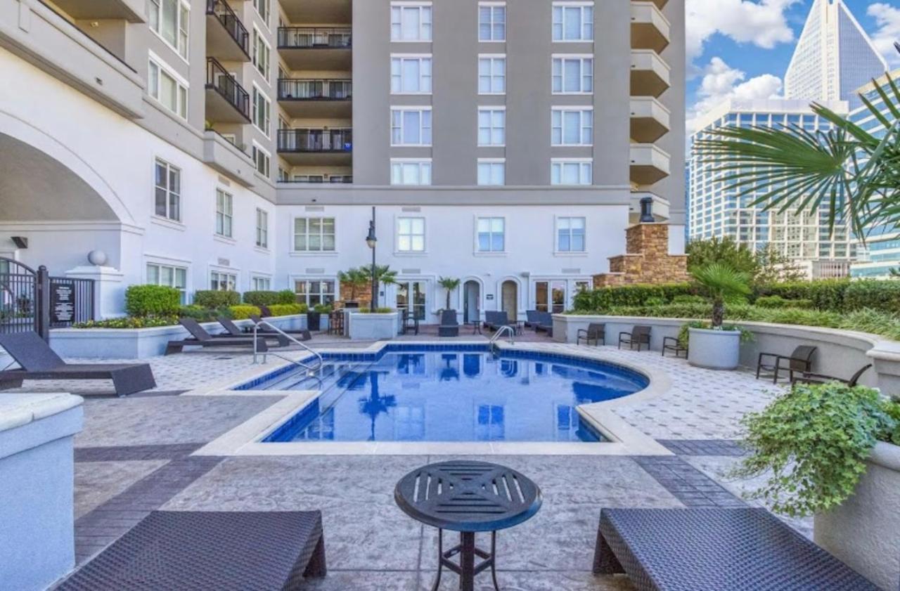 שרלוט Spacious 2 Bed, 2 Bath Uptown Gem In The Heart Of The City-Parking-Wi-Fi-Balcony Cgv מראה חיצוני תמונה